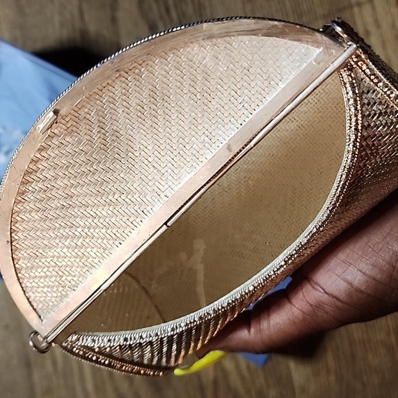 Vintage Silver Metal Woven Mirrored Clutch/Purse. Comes with original box. 6"x4" - Picture 9 of 11